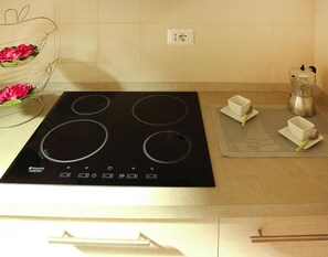 Deluxe Apartment, 2 Bedrooms | Private kitchen
