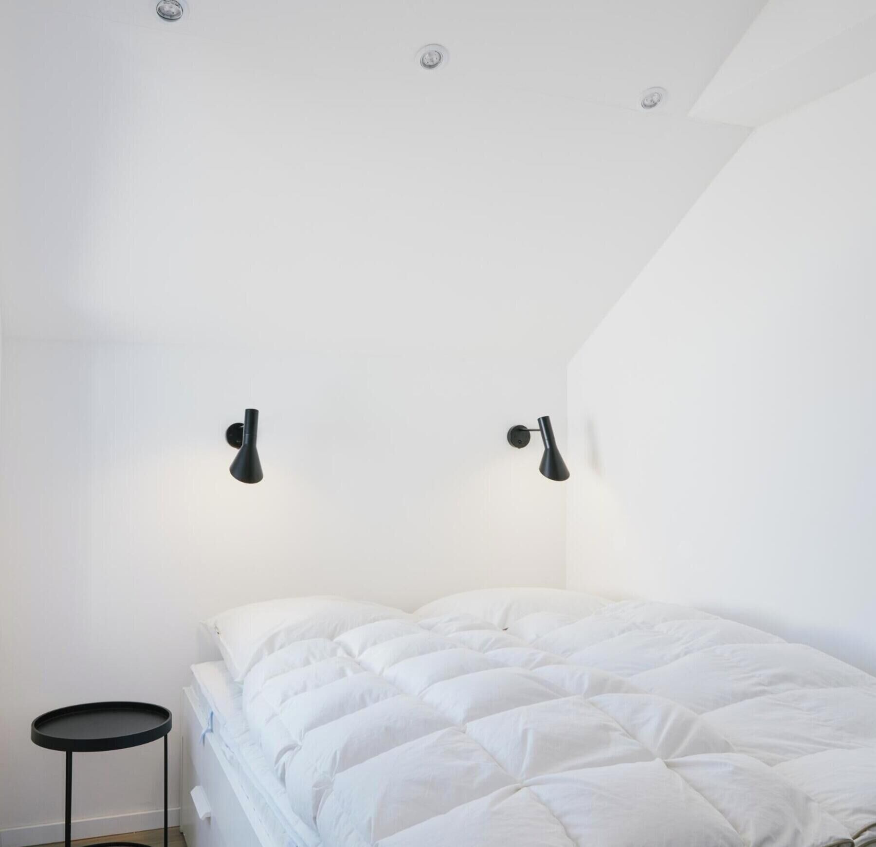 1 bedroom, bed sheets