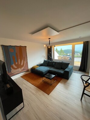 Classic Apartment, 2 Bedrooms | Living room