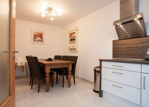 Dining - Modern Apartment With Balcony and a Magnificent View Over Winterberg (Winterberg)