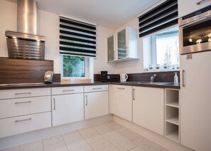 Kühlschrank, Mikrowelle, Geschirrspüler