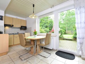 Appartement Classique, 2 chambres | Cuisine privée | Réfrigérateur, micro-ondes, four, plaque de cuisson