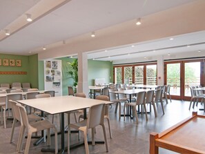 Classic Cottage, 6 Bedrooms | Dining