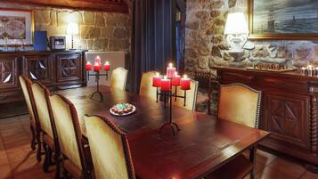 Klassiek huis, 5 slaapkamers | Dineren