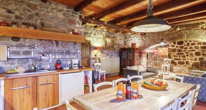 Charming Farmhouse in Cros-de-georand With Swimming Pool