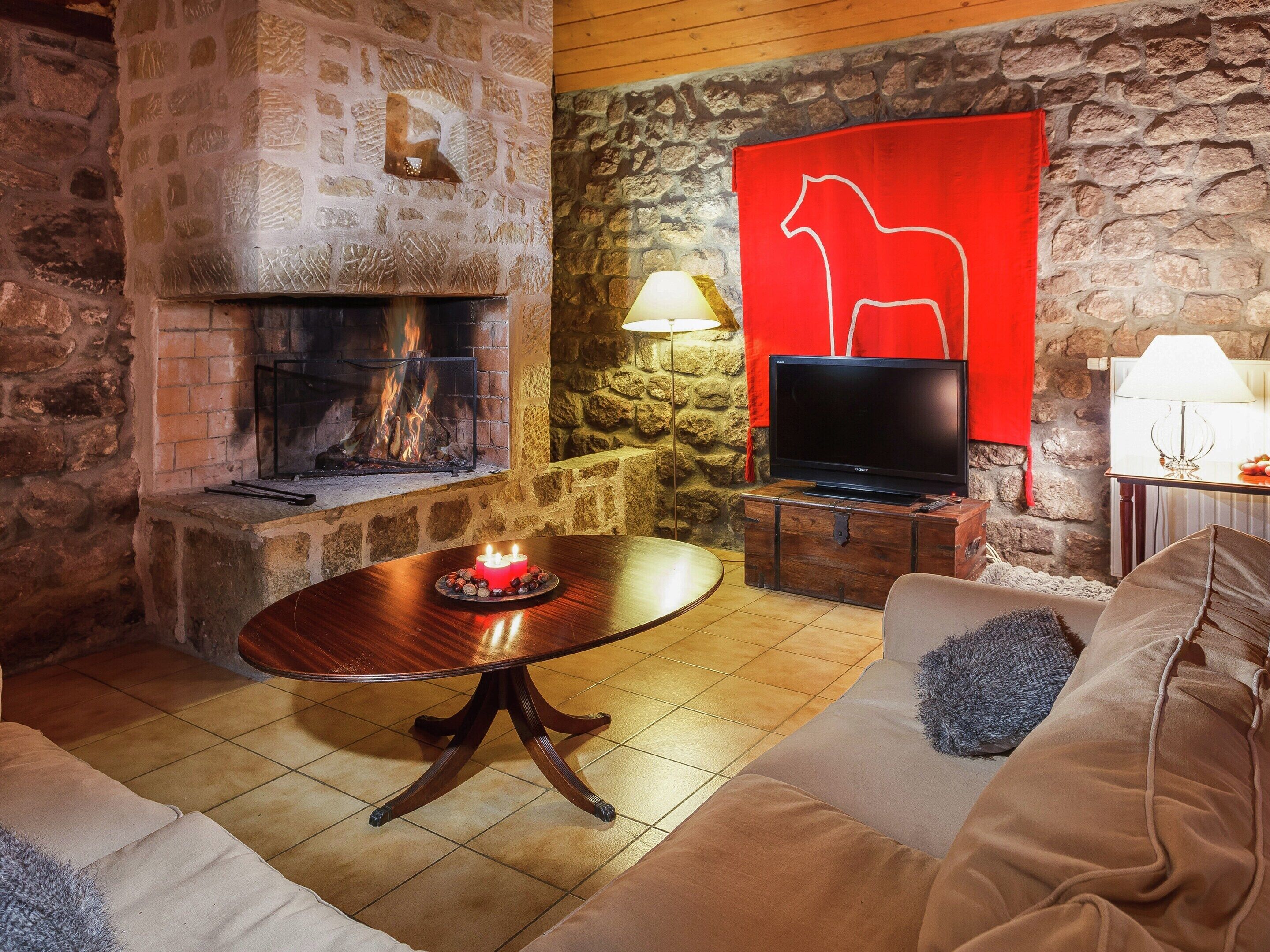 Classic House, 5 Bedrooms | Living room