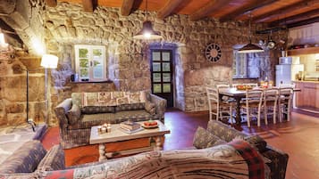 Maison Classique, 5 chambres | Salle de séjour