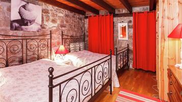 5 bedrooms, individually furnished