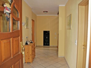 Classic House, 3 Bedrooms | Reception - Beautiful and Cosy Apartment in a Wooded and Mostly Quite Rustic Ambience (Balesfeld)