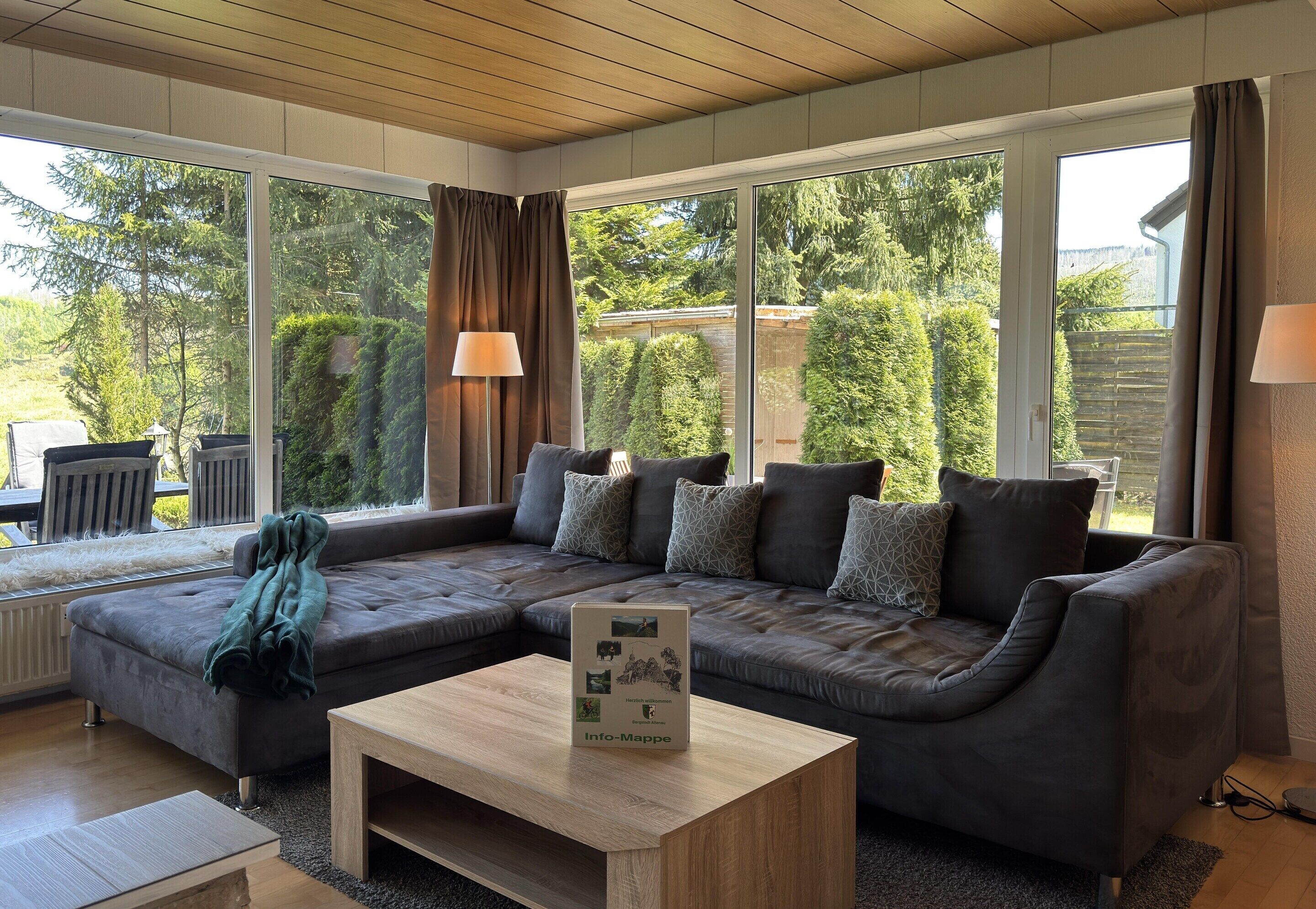 Comfort Apartment, 3 Bedrooms | Living room