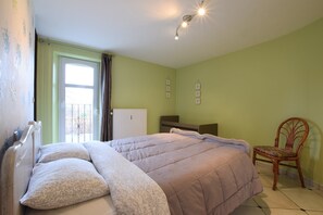 Classic House, 4 Bedrooms | 4 bedrooms, individually furnished, iron/ironing board - Magnificent Holiday Home in Libin With Barbecue (Libin)