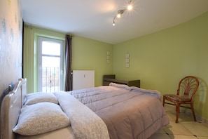 4 bedrooms, individually furnished, iron/ironing board