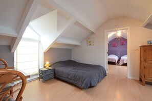 4 bedrooms, individually furnished, iron/ironing board - Magnificent Holiday Home in Libin With Barbecue (Libin)