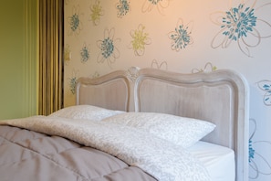 منزل كلاسيكي - ٤ غرف نوم | 4 عدّة غرف نوم وطراز فريد لكل وحدة ومكواة/لوح كي