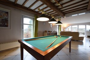 Games room - Magnificent Holiday Home in Libin With Barbecue (Libin)