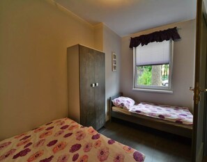5 makuuhuonetta, yksilöllisesti kalustettu, silitysrauta/-lauta