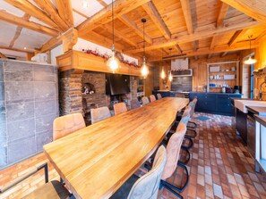 Casa clásica, 6 habitaciones | Restaurantes