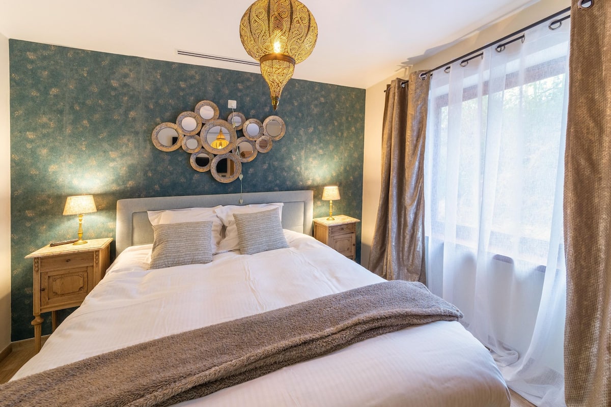 10 bedrooms, individually furnished, bed sheets