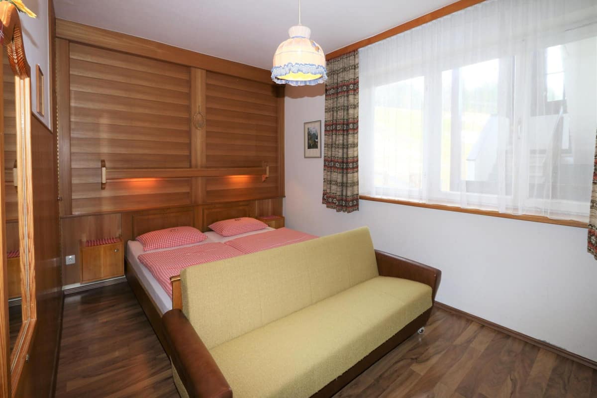 3 bedrooms, bed sheets