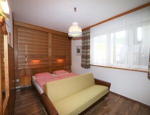 3 habitaciones y ropa de cama