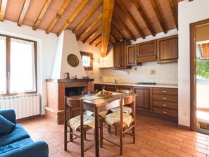 Hus – classic, flere soverom | Eget kjøkken | Kjøleskap, kaffetrakter/tekoker og vannkoker