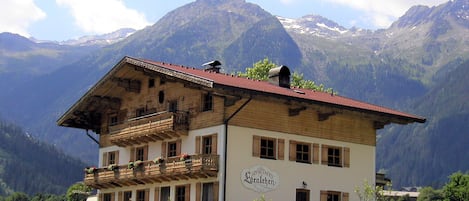 المنشأة من الخارج