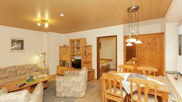 Classic Apartment, 3 Bedrooms | Living room | DVD player