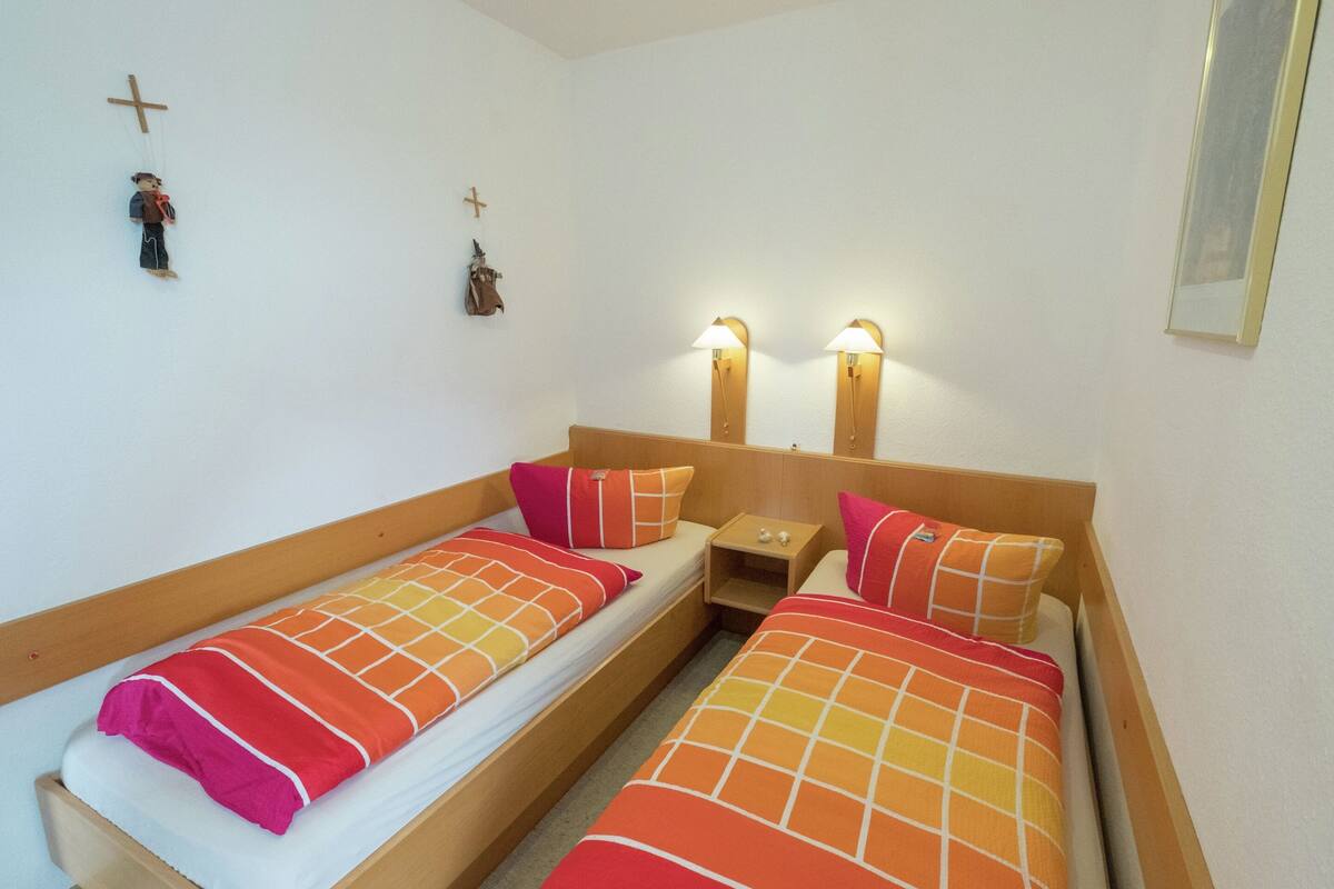2 bedrooms, individually furnished, iron/ironing board, bed sheets