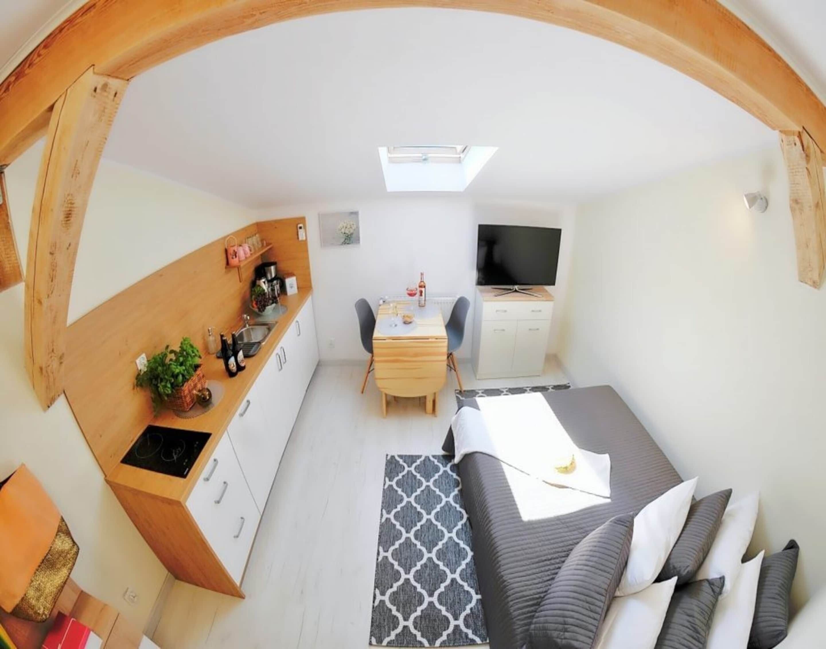 4 habitaciones, muebles diferentes y ropa de cama 