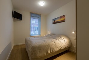 5 bedrooms, individually furnished, bed sheets