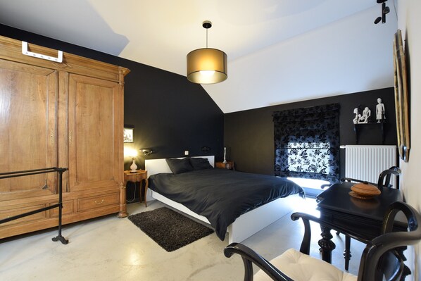 13 bedrooms, individually furnished, iron/ironing board, bed sheets - Modern Cottage in Vaux-sur-sure With Sauna (Vaux-sur-Sure)