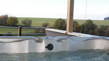 Comfort Cottage, 5 Bedrooms | Balcony