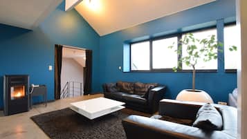 Comfort Cottage, 5 Bedrooms | Living room | DVD player