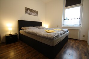 Apartamento clásico, 2 habitaciones | 3 dormitorios y mobiliario individual