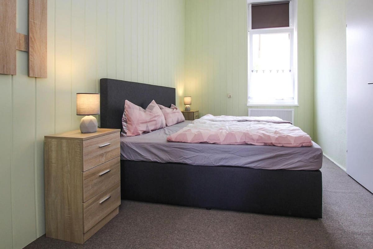 Deluxe Apartment, 2 Bedrooms | 3 bedrooms, individually furnished