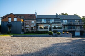 Exterior - Large and Spacious Holiday Home for Large Groups (Theux)