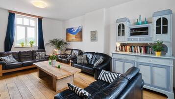 Classic House, Multiple Bedrooms | Living room | DVD player