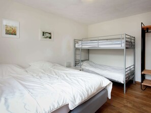 Comfort House, 5 Bedrooms | 12 bedrooms, individually furnished, bed sheets - Cozy Farmhouse in Bemelen With Terrace (Bemelen)