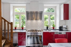 Classic House, Multiple Bedrooms | Private kitchen | Microwave, oven, dishwasher, coffee/tea maker