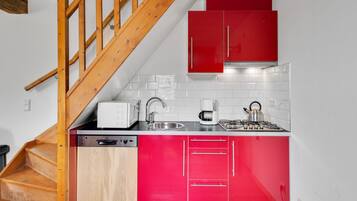 Classic House, Multiple Bedrooms | Private kitchen