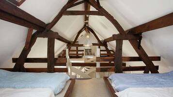 Comfort House, 5 Bedrooms | 12 bedrooms, individually furnished, bed sheets