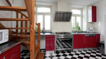 Comfort House, 5 Bedrooms | Private kitchen | Microwave, oven, dishwasher, coffee/tea maker