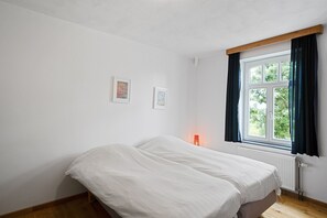 Classic House, Multiple Bedrooms | 12 bedrooms, individually furnished, bed sheets