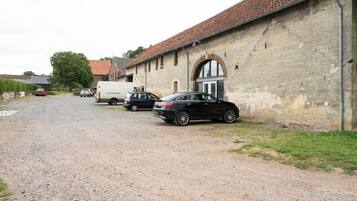 Classic House, Multiple Bedrooms | Property grounds