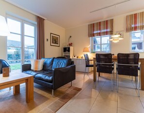 Classic House, 3 Bedrooms | Living room