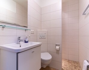 Casa clássico, 3 quartos | Banheiro | Chuveiro