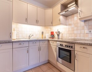 Classic House, 3 Bedrooms | Private kitchen