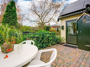 Classic House, 1 Bedroom | Balcony - Homely Apartment in Noordwolde With Balcony (Noordwolde)