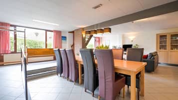Classic House, 3 Bedrooms | Dining