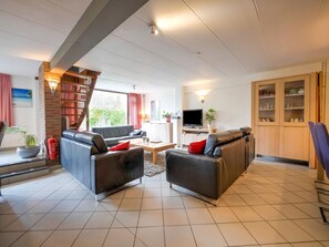 Classic House, 3 Bedrooms | Living room